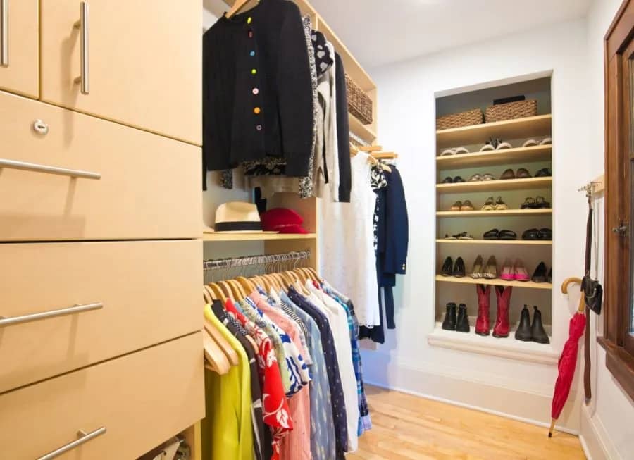 Ide Desain Walk in Closet Mini untuk Kamar Kecil